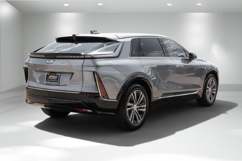 Used 2024 Cadillac Lyriq Luxury w/ LPO, Floor Liner Package RWD image 7