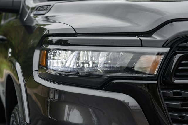New 2026 RAM 1500 4x4 Crew Cab image 9