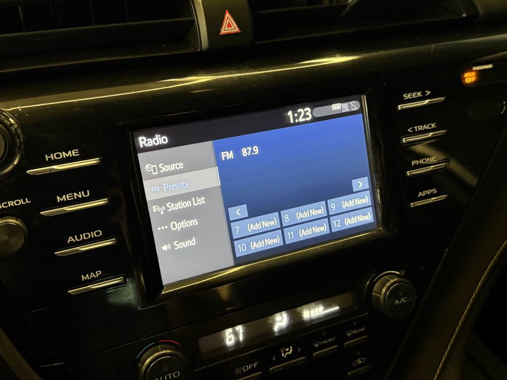 Used 2019 Toyota Camry SE FWD image 12