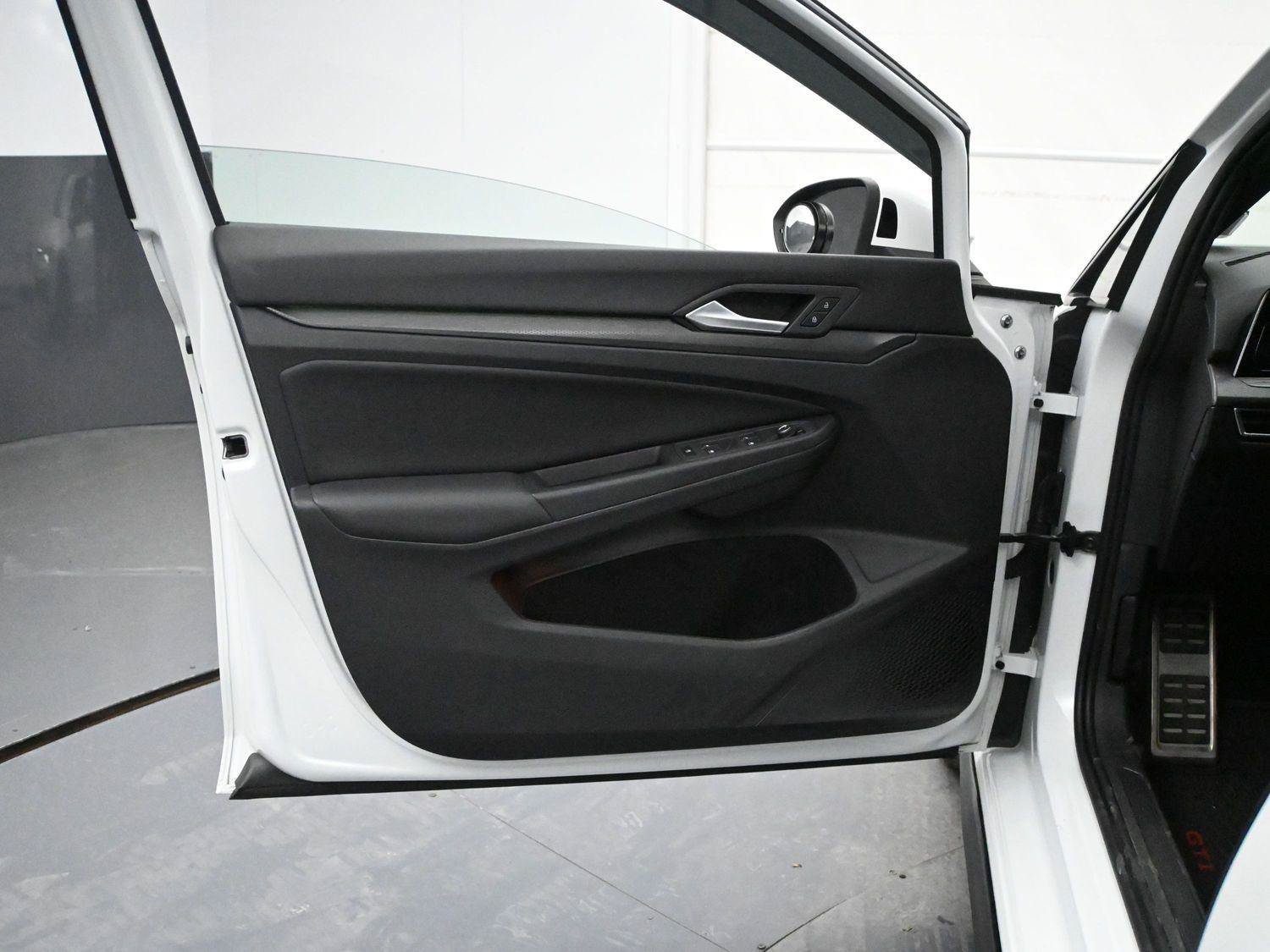 Used 2023 Volkswagen GTI SE FWD image 10