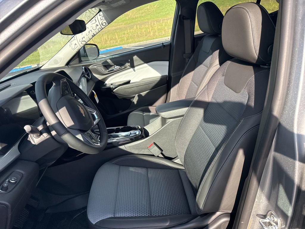 New 2026 Chevrolet Trax LT FWD image 11