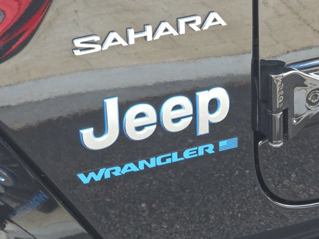 Used 2024 Jeep Wrangler Unlimited Sahara w/ Technology Group AWD/4WD image 13