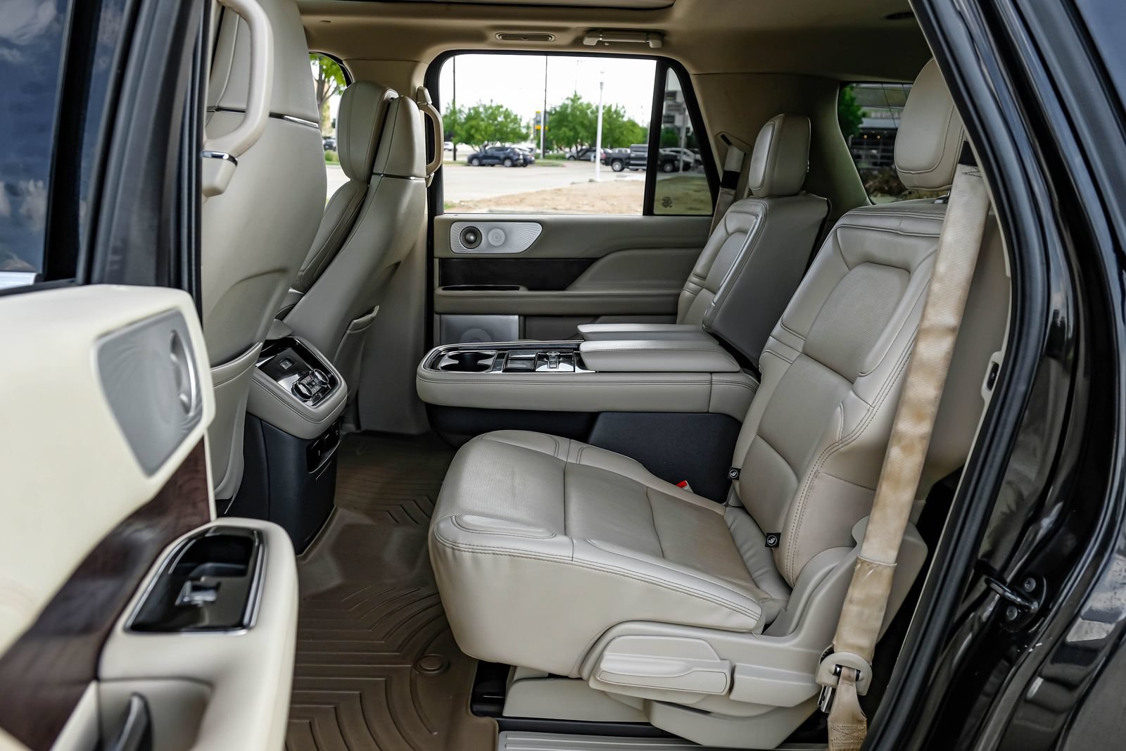 Used 2020 Lincoln Navigator L Reserve w/ Equipment Group 208A Reserve AWD/4WD image 47