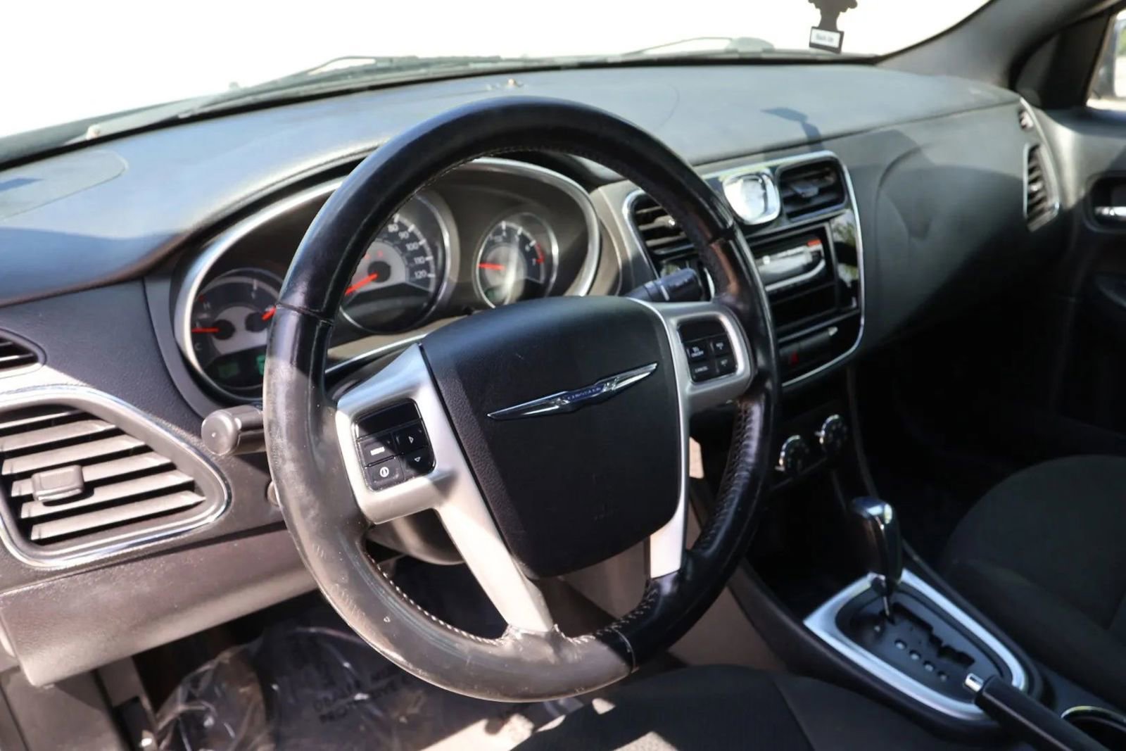 Used 2012 Chrysler 200 Touring FWD image 12