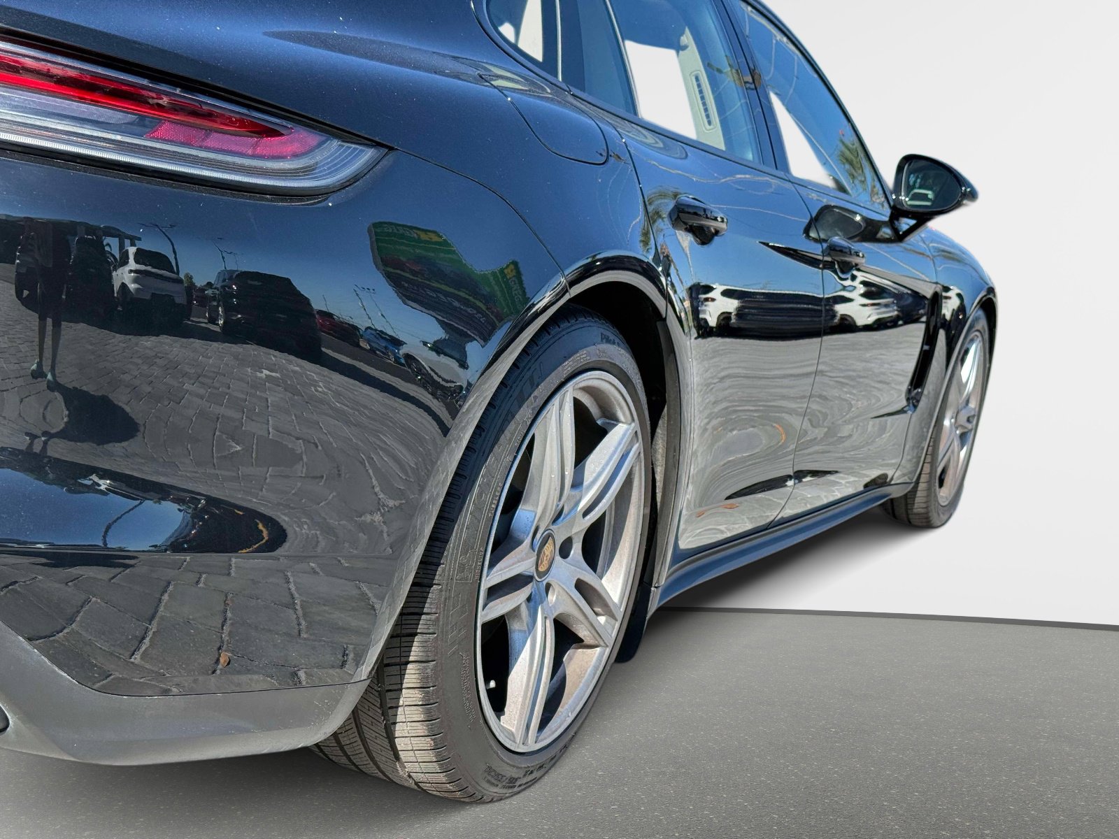 Used 2022 Porsche Panamera 4 image 17