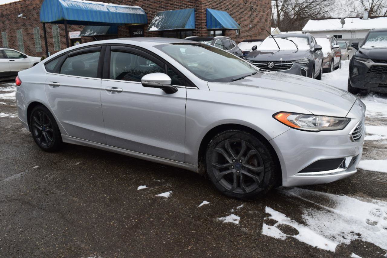 Used 2017 Ford Fusion SE FWD image 4