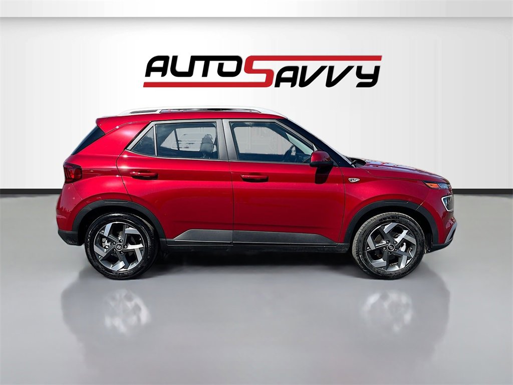 Used 2024 Hyundai Venue Limited image 8