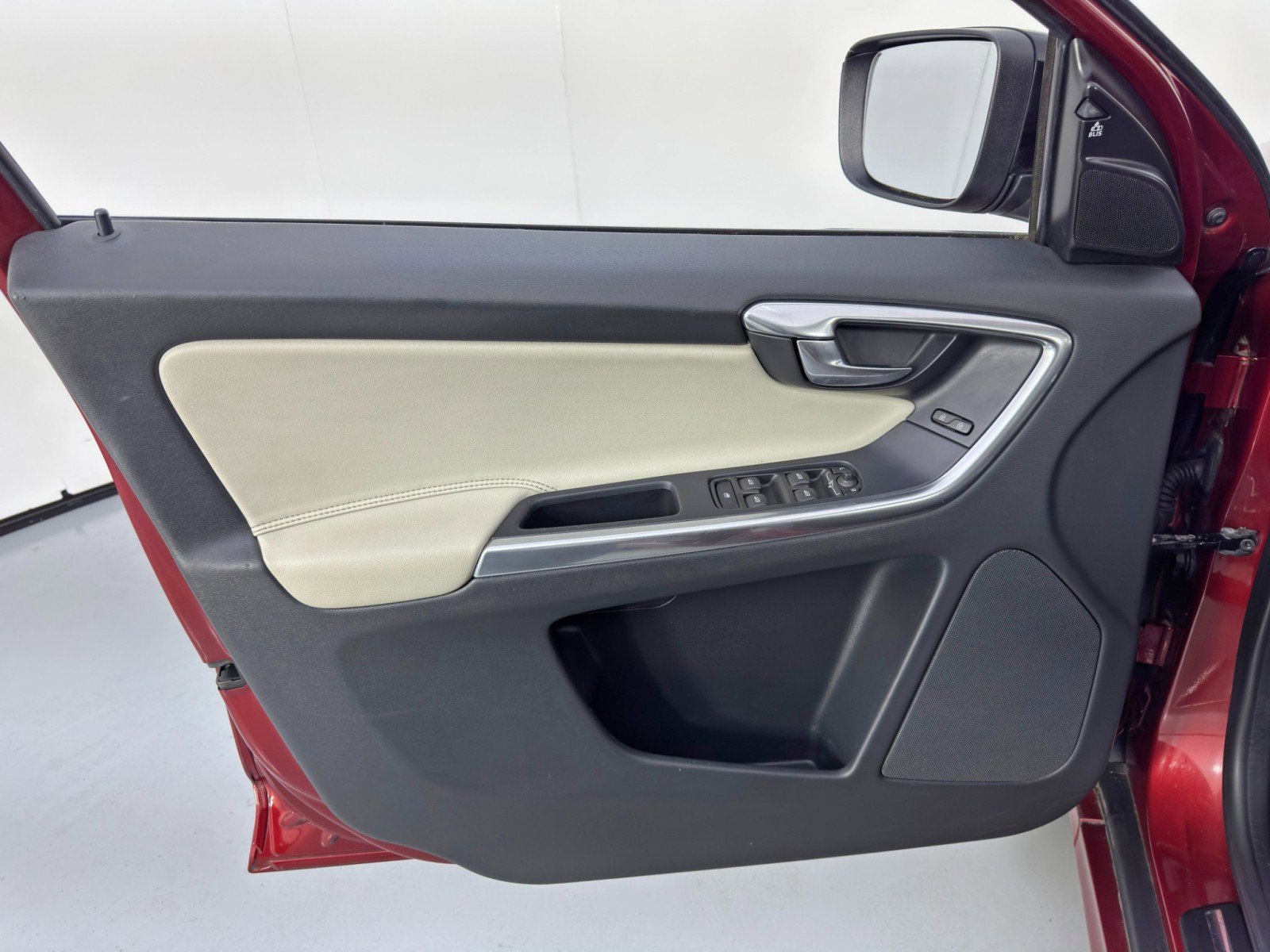Used 2017 Volvo XC60 T5 Dynamic w/ Preferred Option Package image 40