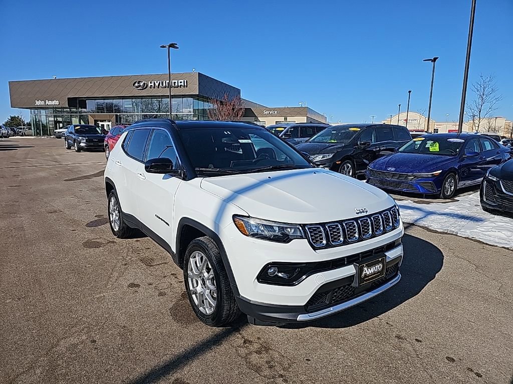 Used 2025 Jeep Compass Limited image 7