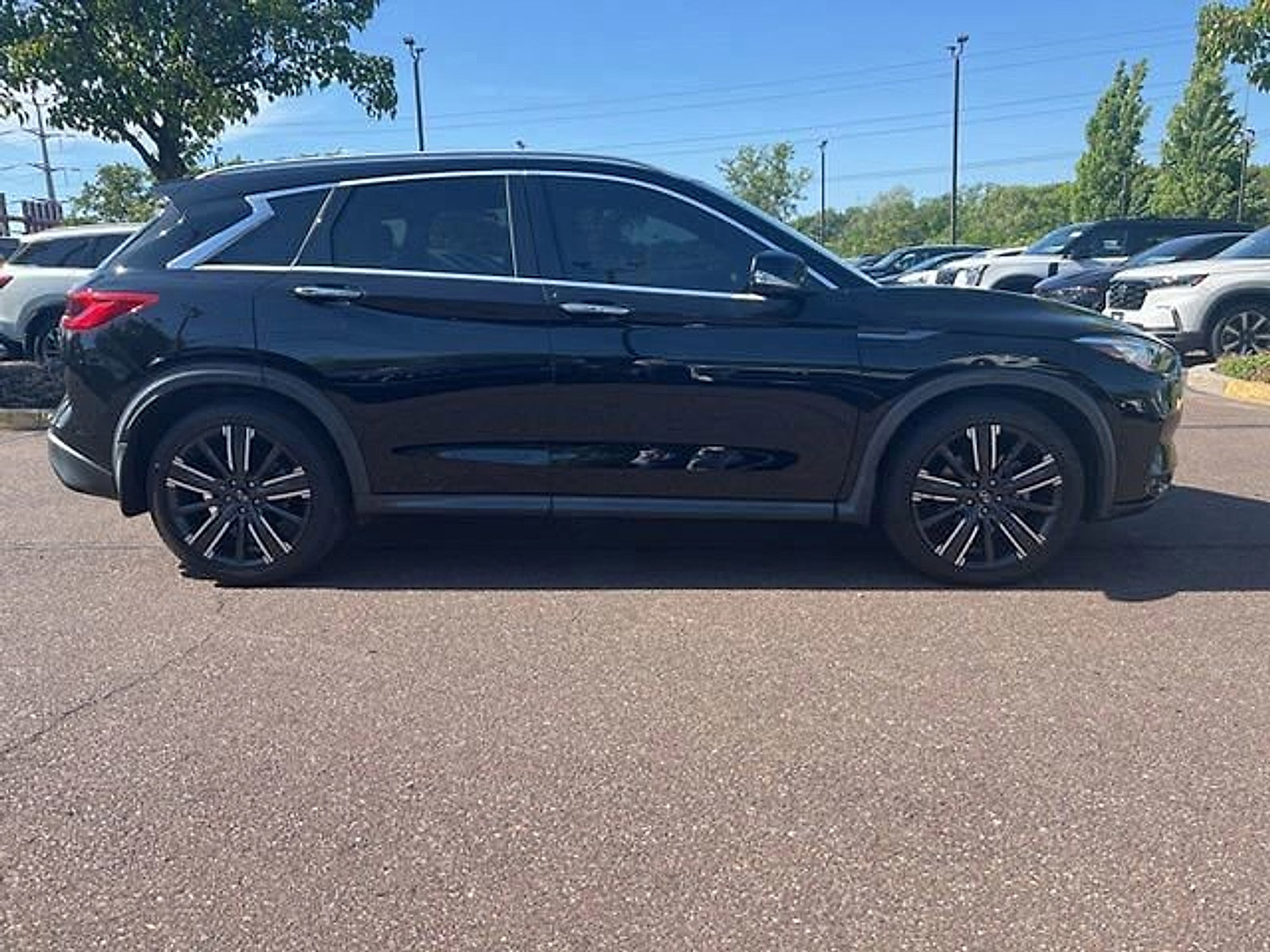 Used 2021 INFINITI QX50 Luxe w/ Appearance Package AWD/4WD image 2