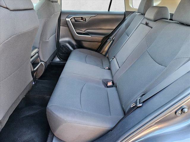 Used 2021 Toyota RAV4 LE image 17