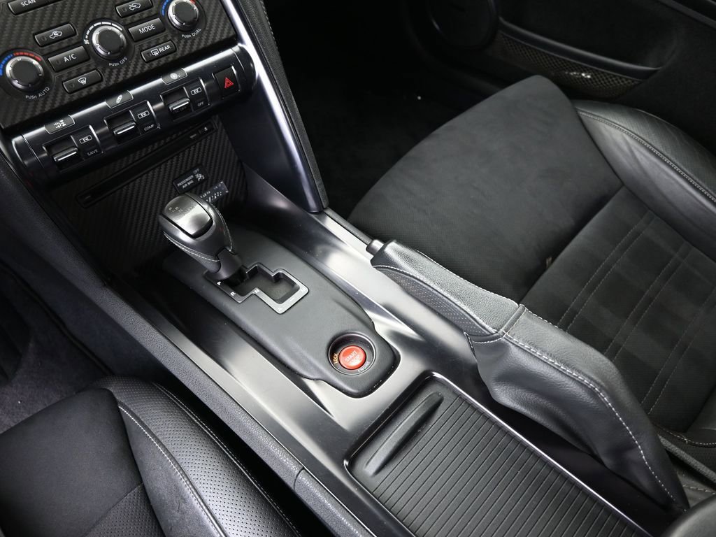 Used 2014 Nissan GT-R Premium image 21