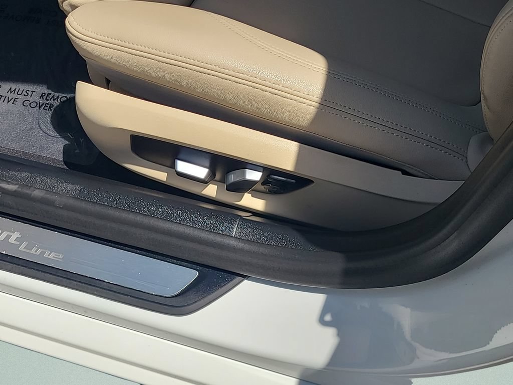 Used 2020 BMW 530i w/ Premium Package RWD image 16