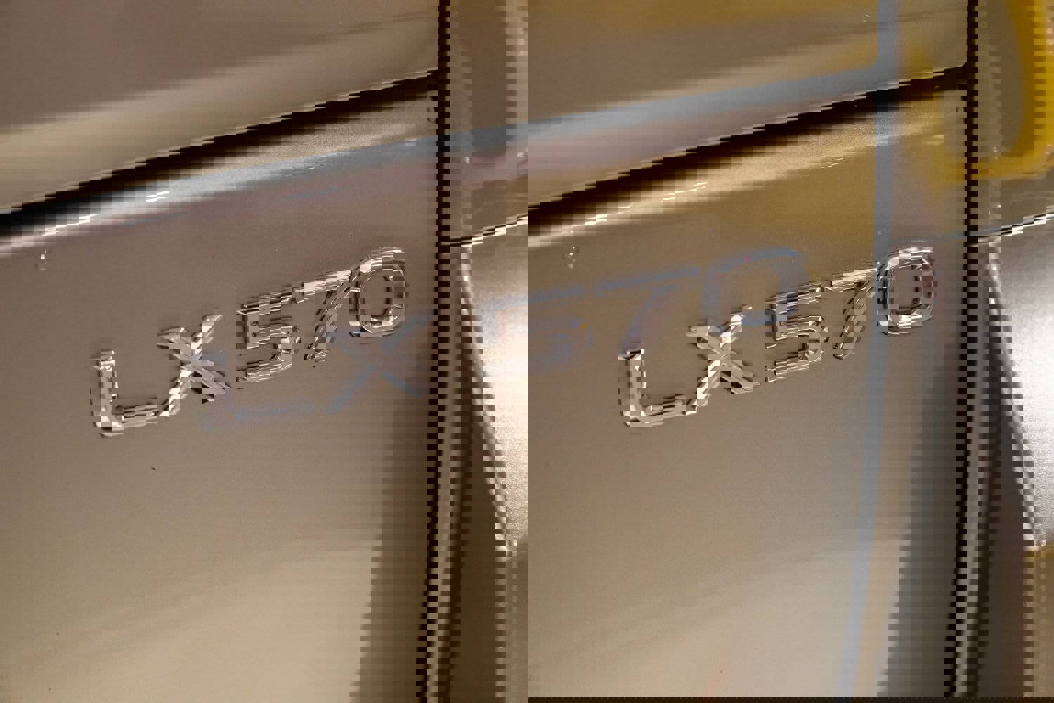 Used 2020 Lexus LX 570 4WD w/ Luxury Package image 36