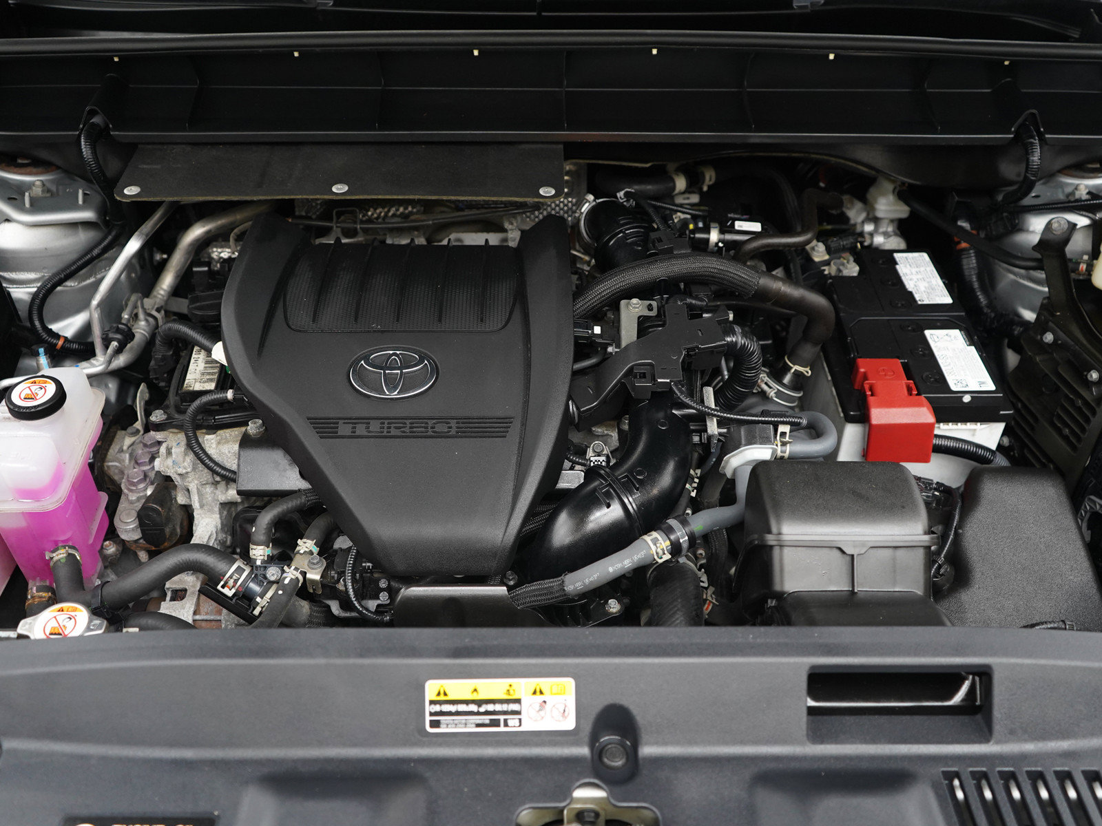Used 2024 Toyota Highlander LE AWD/4WD image 32