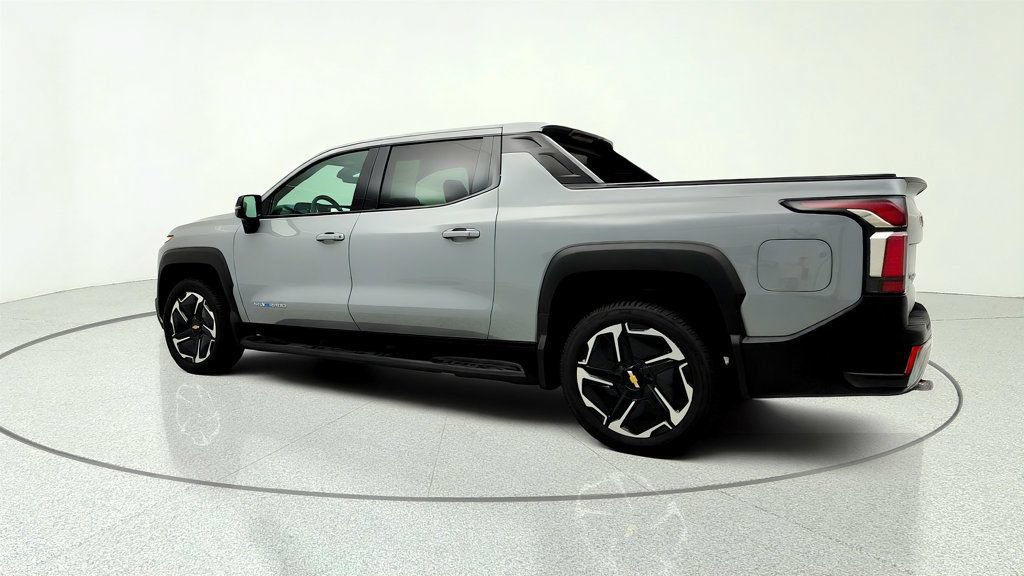 Used 2026 Chevrolet Silverado EV LT AWD/4WD image 7