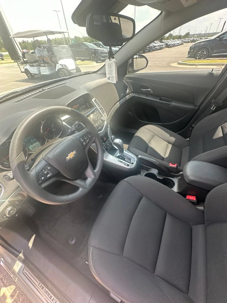 Used 2015 Chevrolet Cruze LT FWD image 9