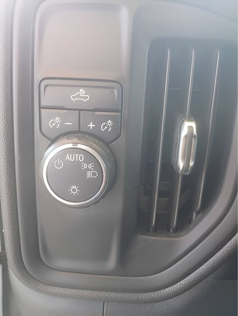 Used 2019 Chevrolet Silverado 1500 Custom w/ Custom Convenience Package RWD image 15