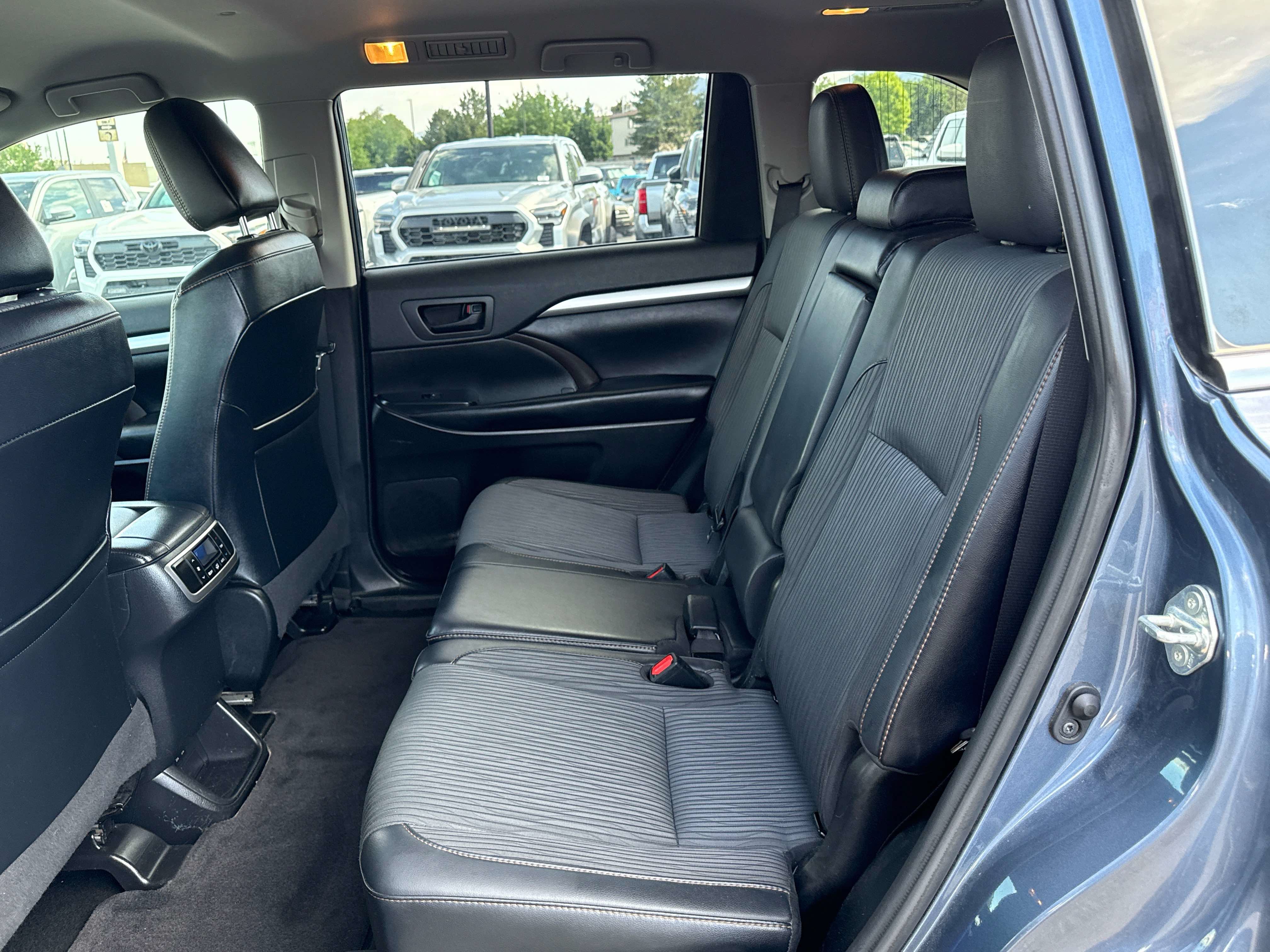 Used 2019 Toyota Highlander Plus AWD/4WD image 13