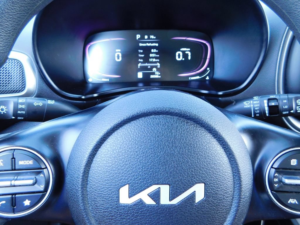 Used 2025 Kia Soul LX w/ LX Technology Package FWD image 30