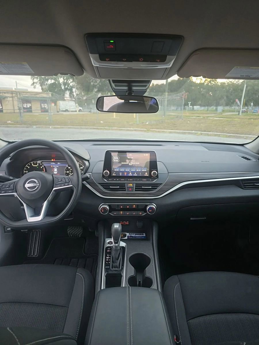 Used 2025 Nissan Altima 2.5 SV image 17