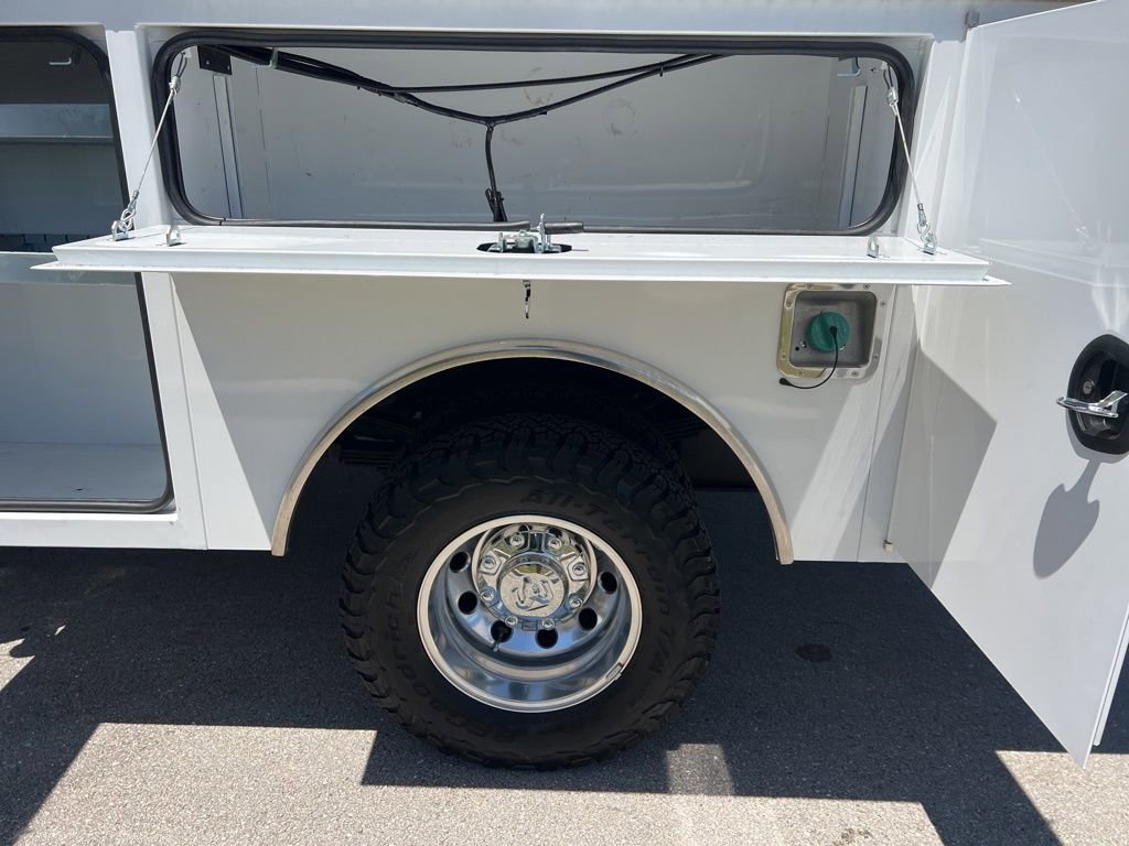 Used 2025 RAM 3500 Tradesman w/ Chrome Appearance Group image 26