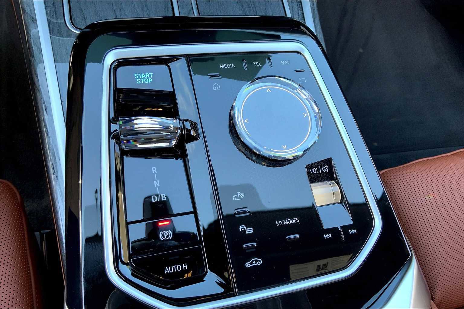 New 2025 BMW i7 xDrive60 AWD/4WD image 18