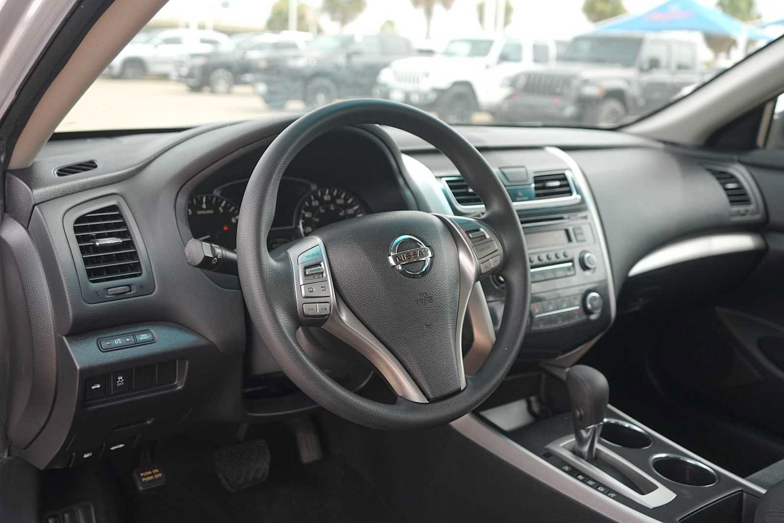 Used 2015 Nissan Altima 2.5 S w/ Power Driver Seat Package FWD image 2