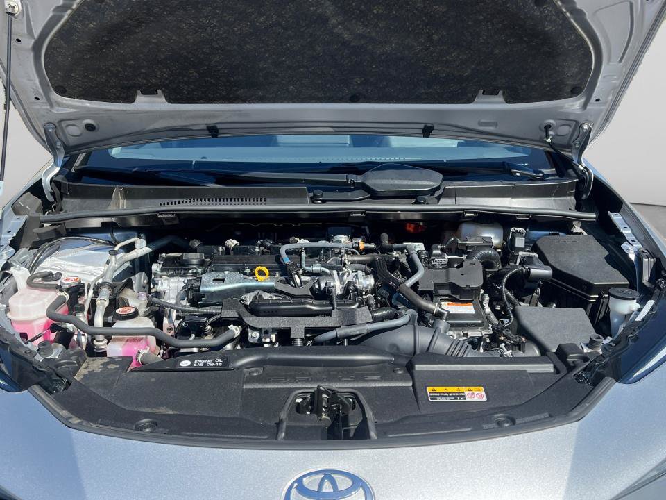 Used 2025 Toyota Prius LE FWD image 15