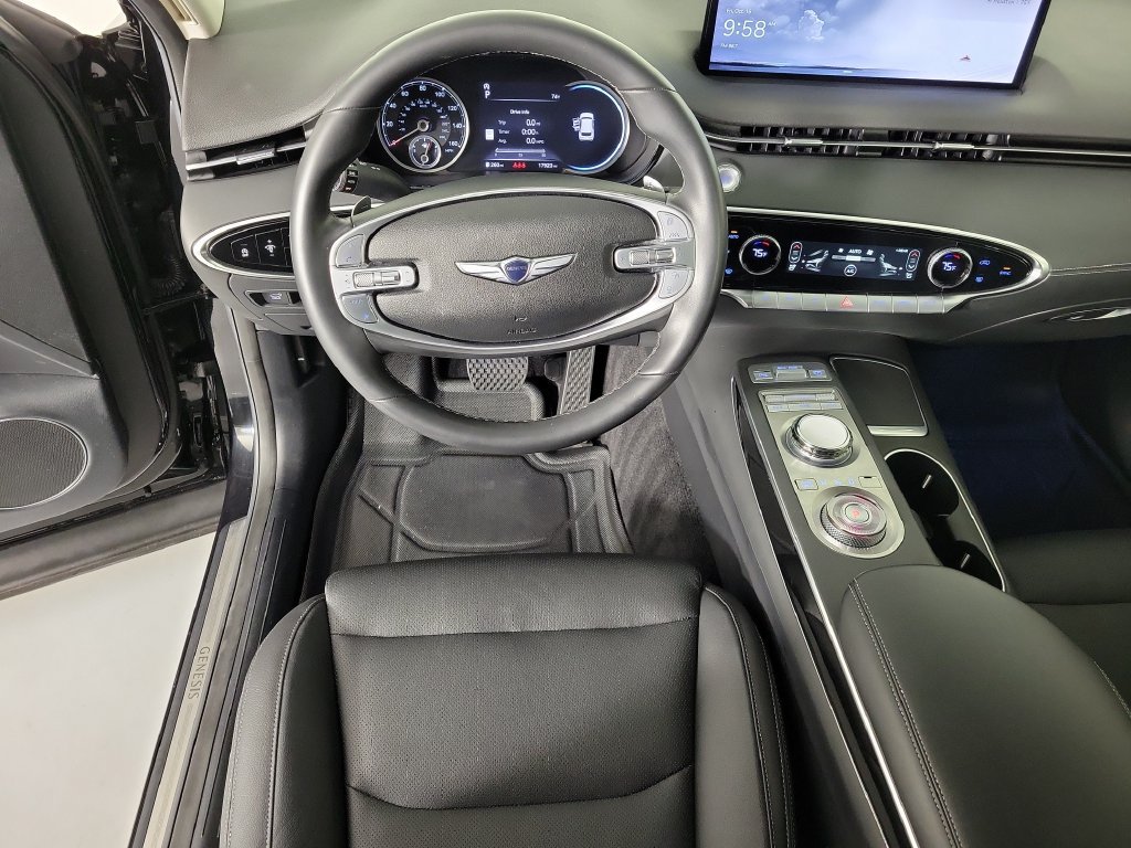 Used 2025 Genesis GV70 2.5T AWD/4WD image 17
