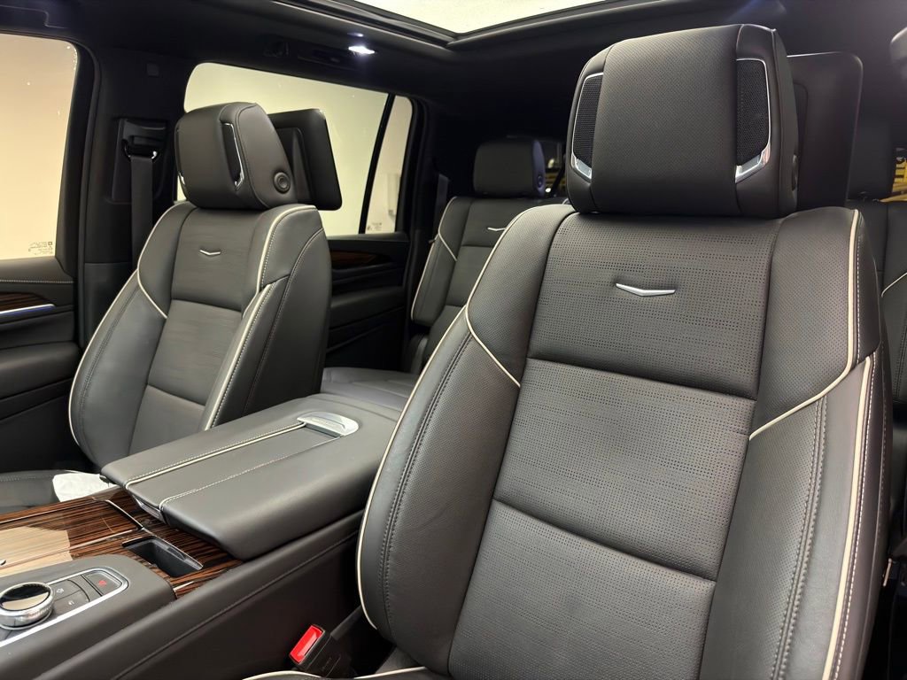 Used 2023 Cadillac Escalade ESV Premium Luxury image 11
