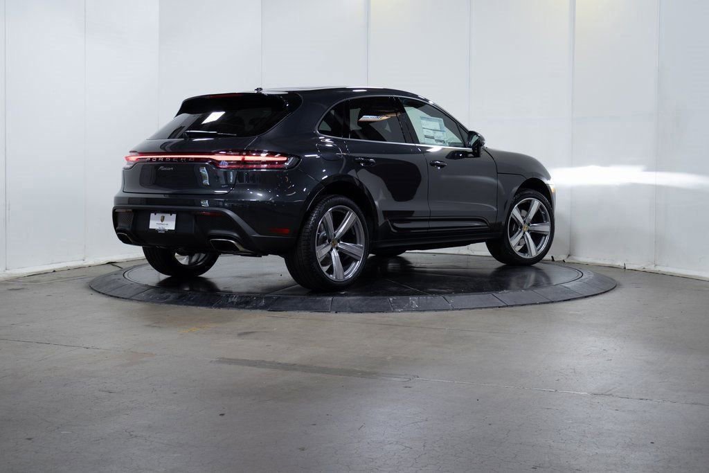 Certified 2025 Porsche Macan AWD/4WD image 7