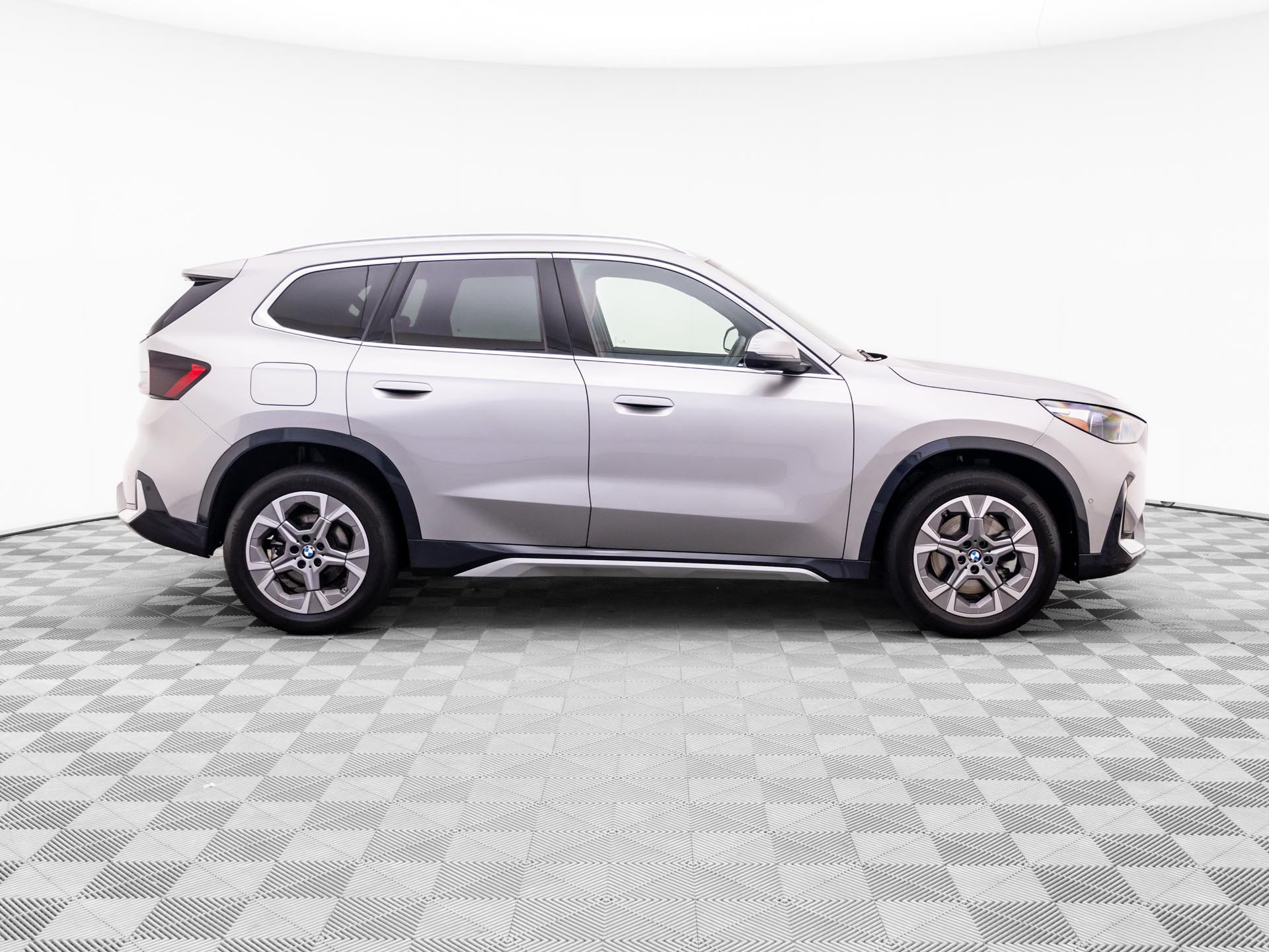 Certified 2025 BMW X1 xDrive28i w/ Premium Package AWD/4WD image 6