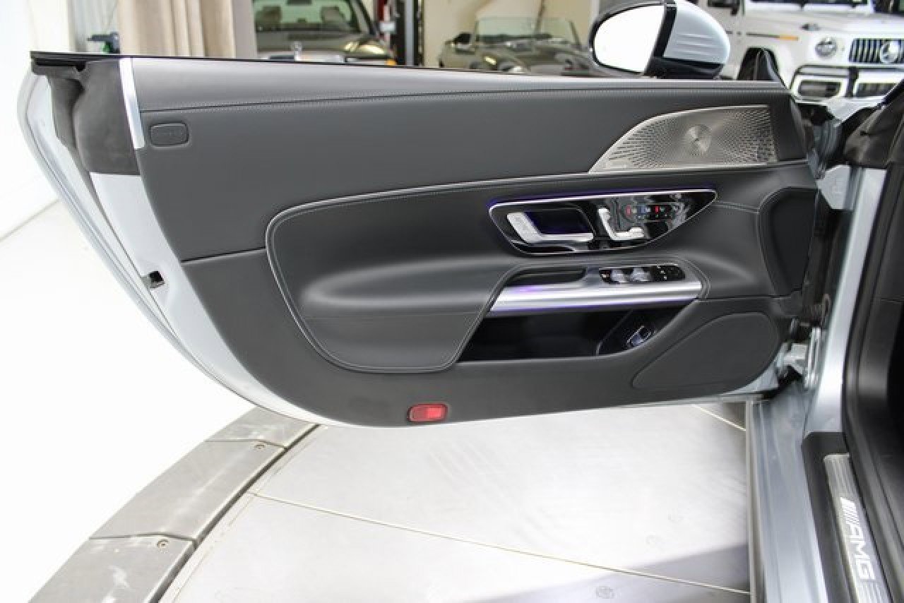 Used 2022 Mercedes-Benz SL 55 AMG 4MATIC image 20