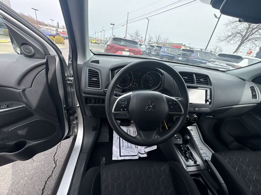 Used 2025 Mitsubishi Outlander Sport ES AWD/4WD image 11