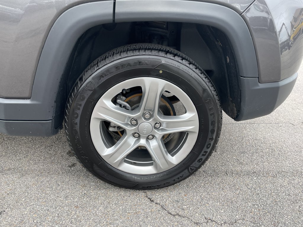 Certified 2024 Jeep Compass Latitude AWD/4WD image 10