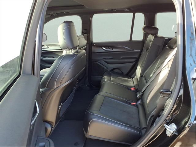 New 2025 Jeep Grand Cherokee Altitude AWD/4WD image 8