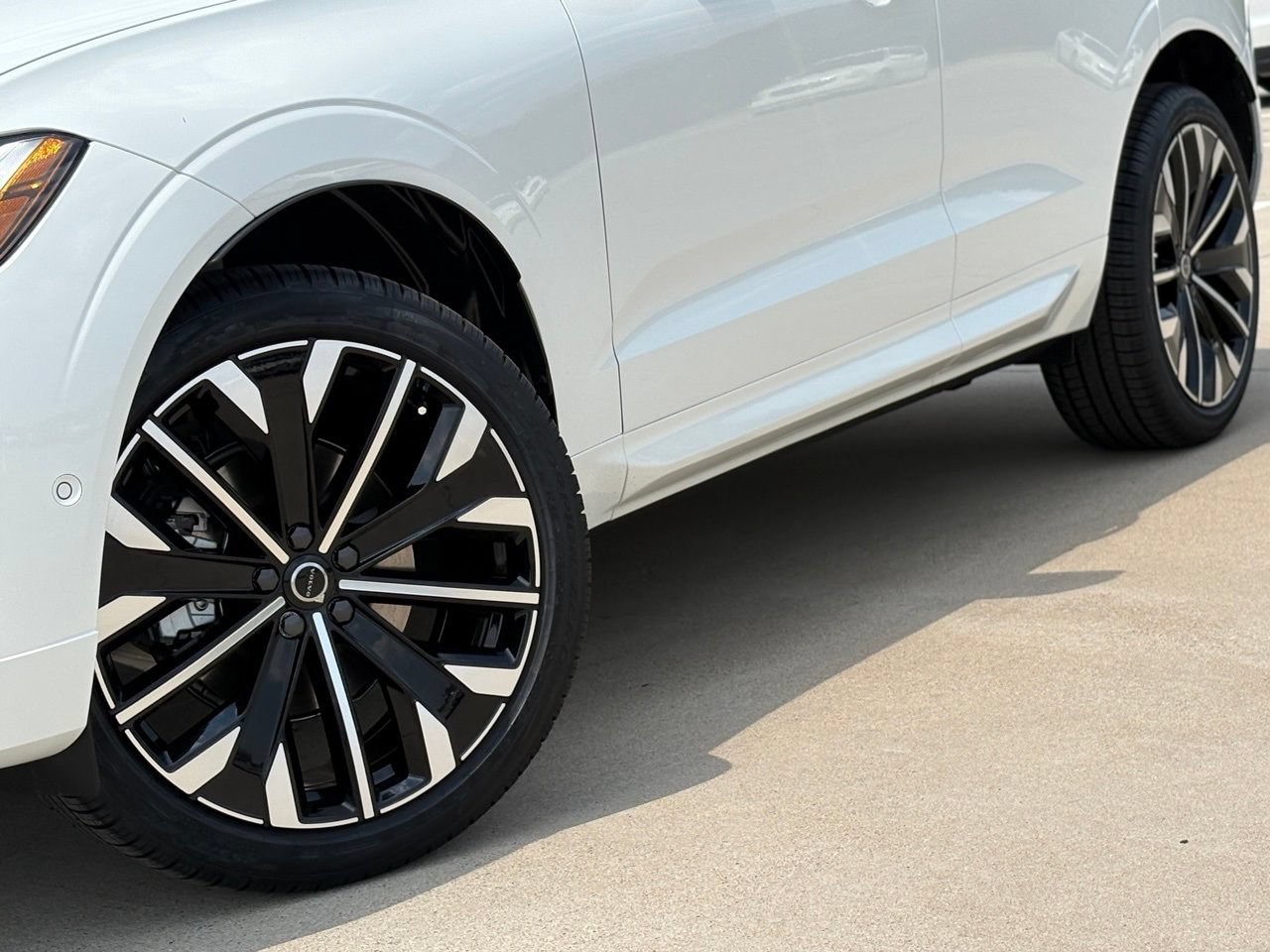 New 2026 Volvo XC60 B5 Ultra w/ Protection Package Premier AWD/4WD image 7