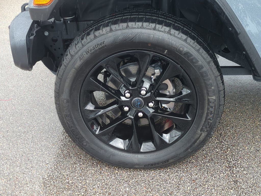 Used 2025 Jeep Wrangler Unlimited Sahara w/ Safety Group image 12