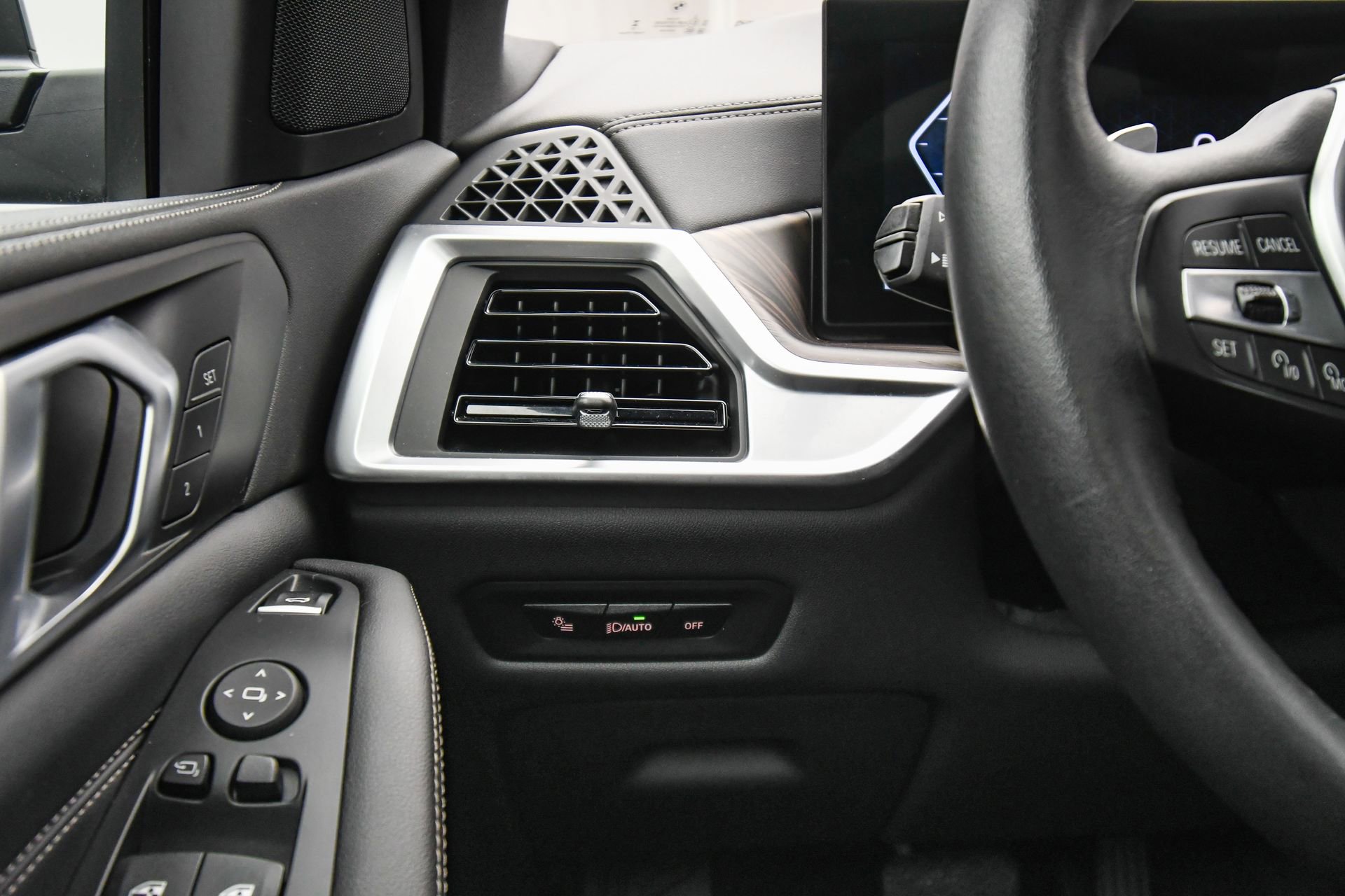 Used 2024 BMW X5 xDrive40i w/ Parking Assistance Package image 36