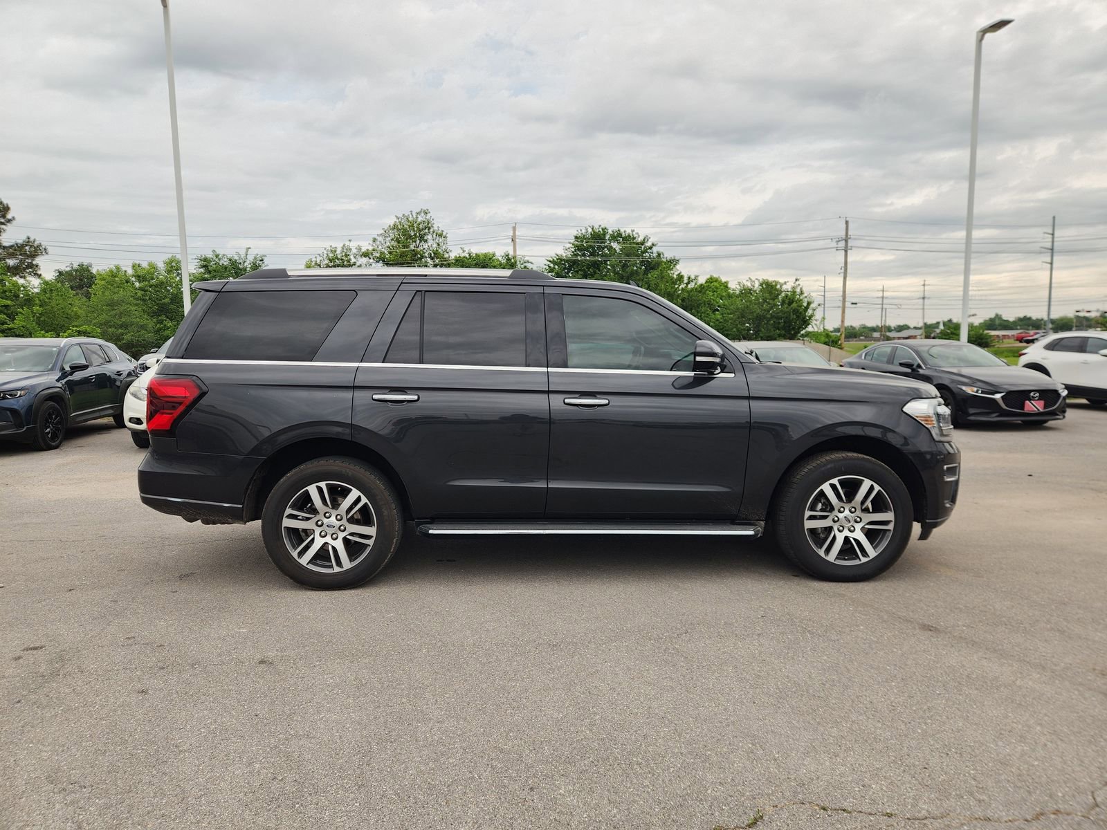 Used 2023 Ford Expedition Limited AWD/4WD image 7