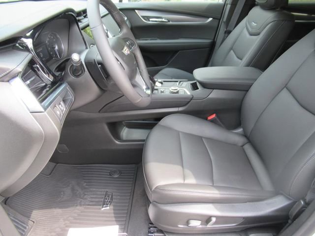 New 2025 Cadillac XT6 Luxury image 15