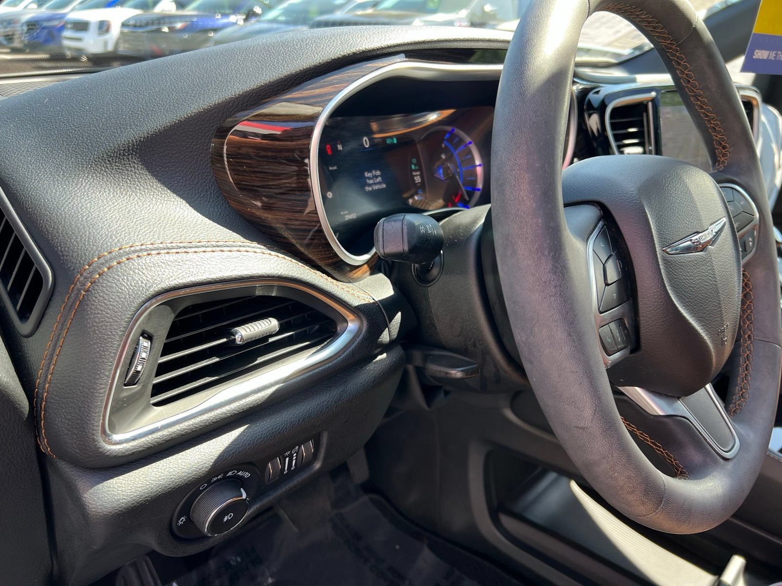 Used 2023 Chrysler Pacifica Pinnacle FWD image 35