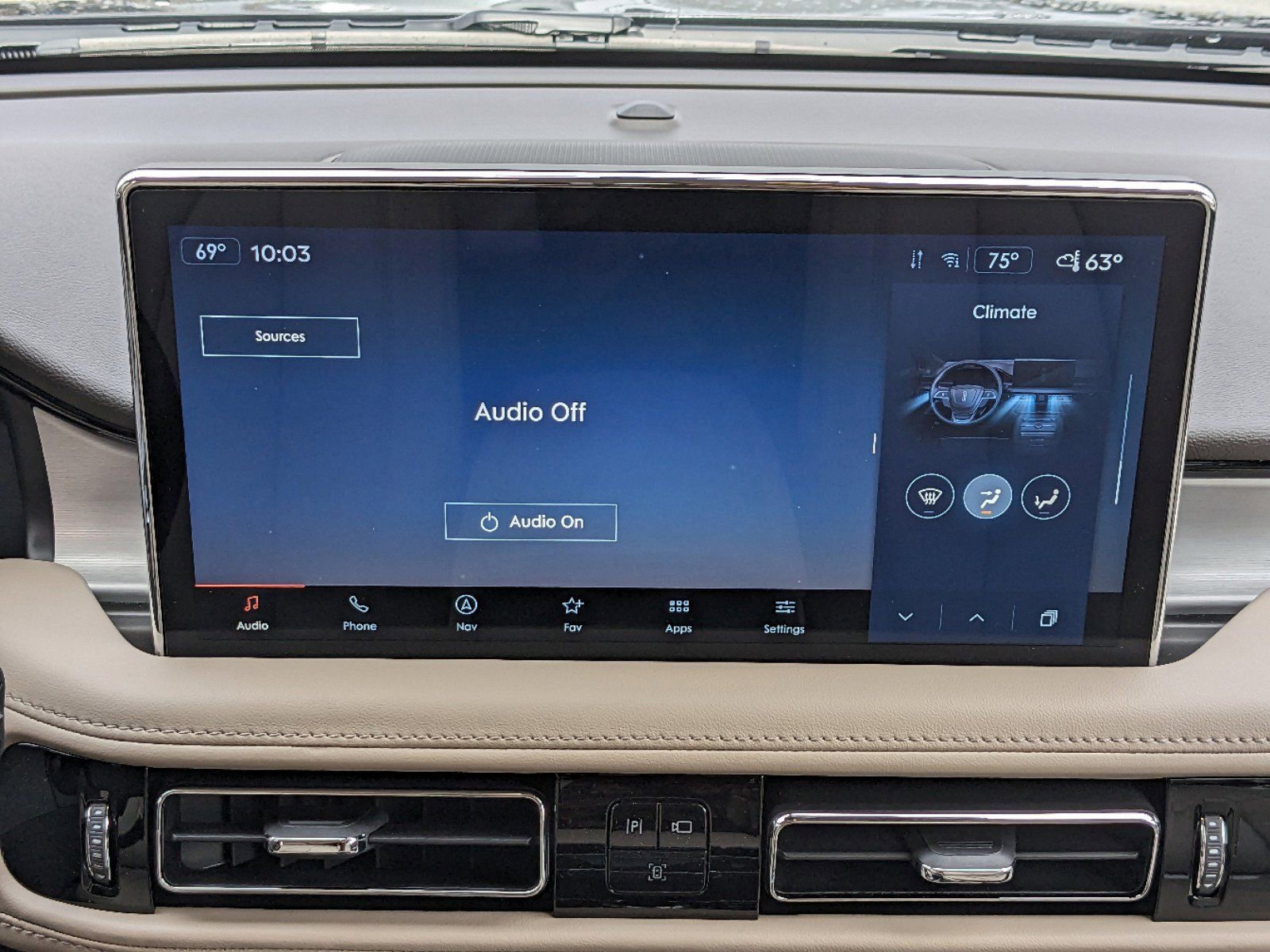 Certified 2023 Lincoln Nautilus AWD w/ Premium Package image 18