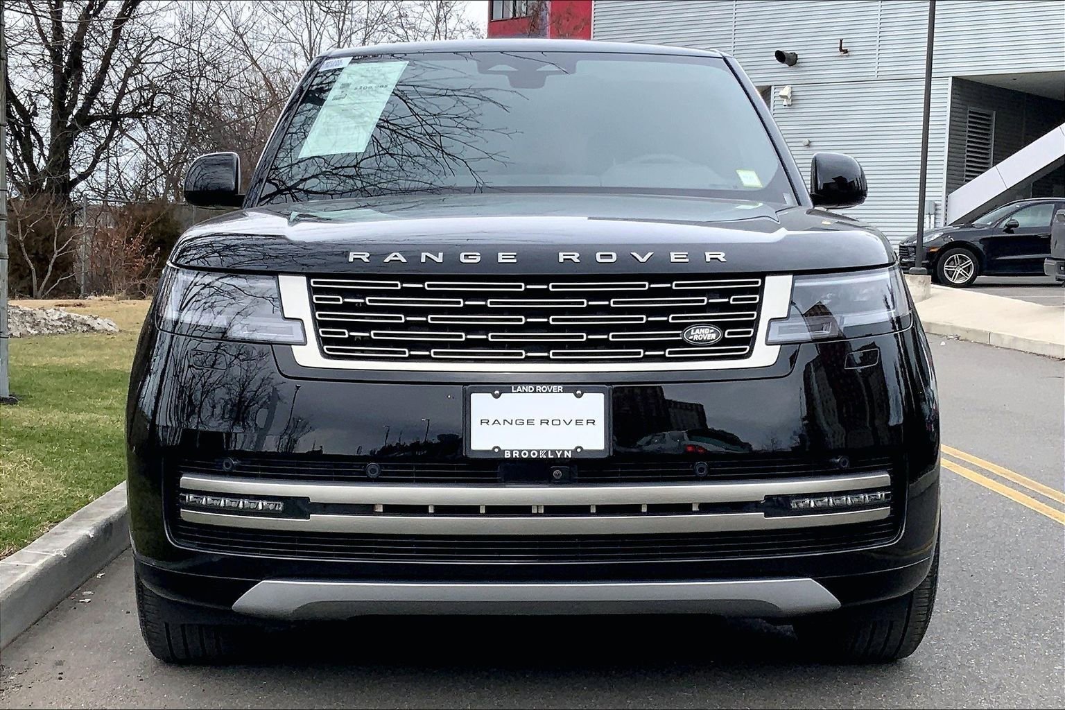 Used 2025 Land Rover Range Rover SE image 3