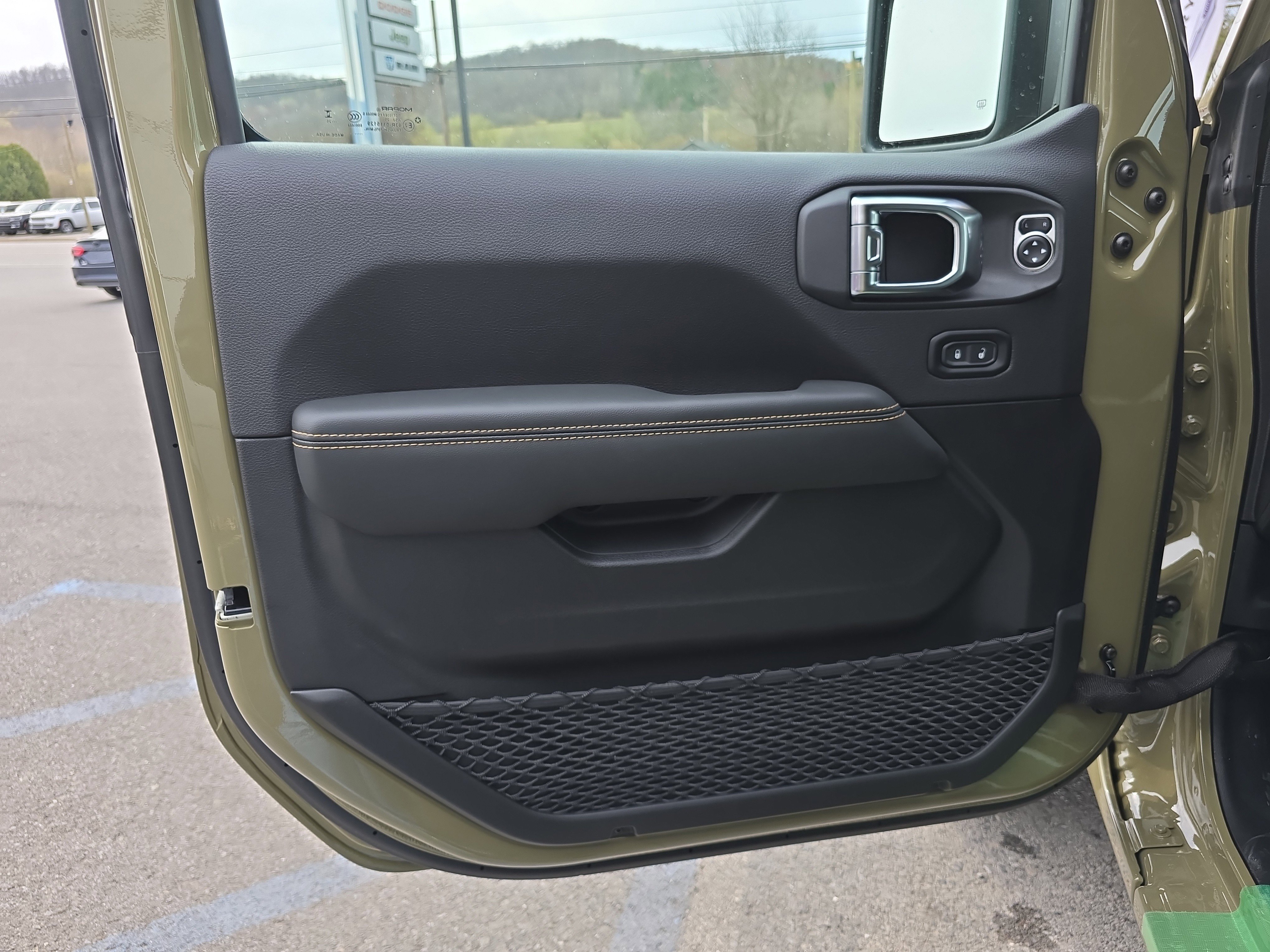 New 2025 Jeep Gladiator Sport w/ Premium Package image 17
