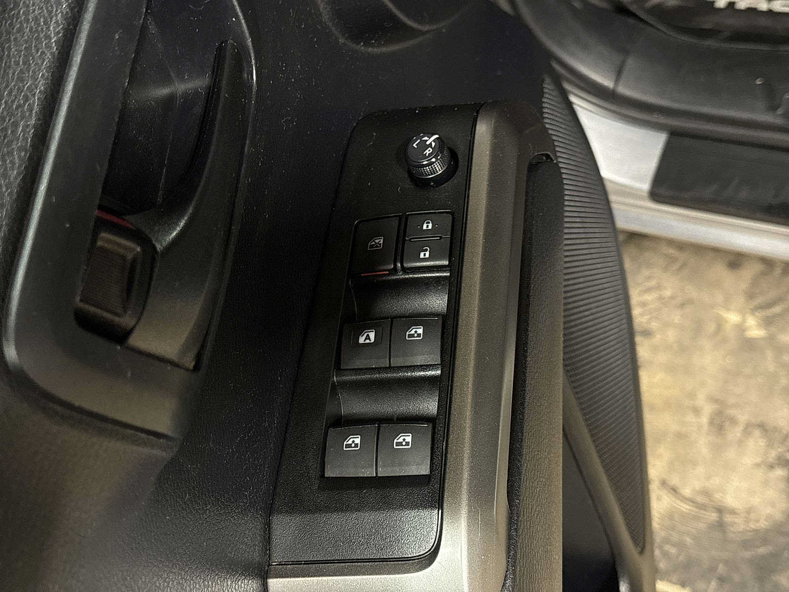 Used 2019 Toyota Tacoma SR5 AWD/4WD image 22