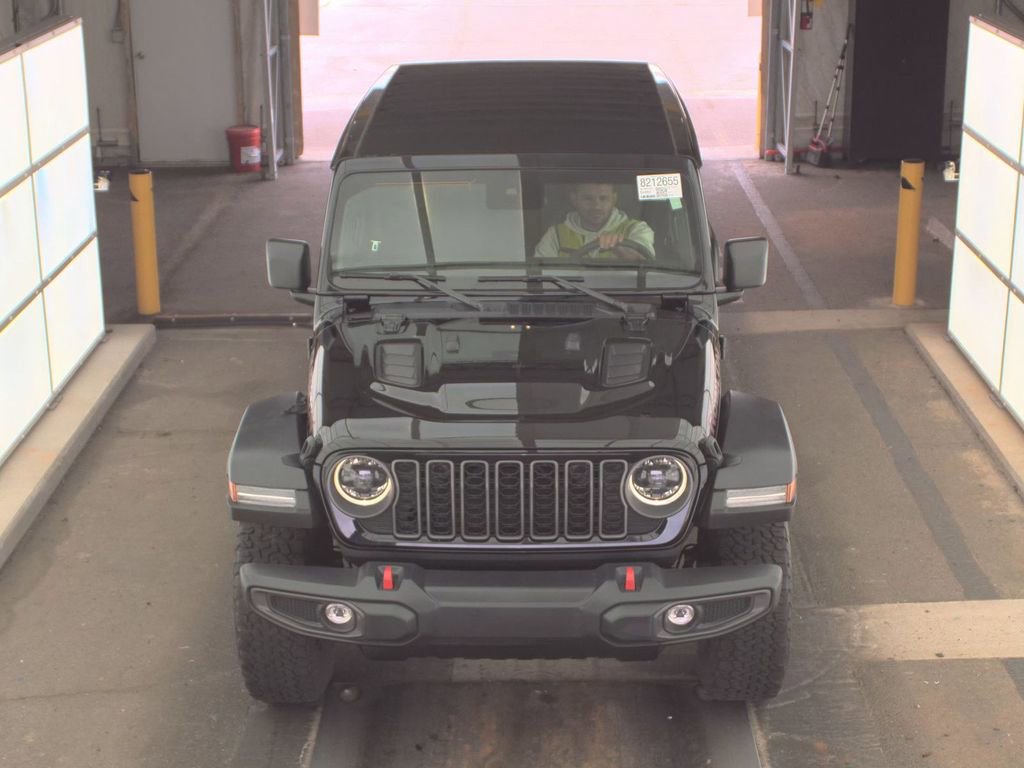 Used 2025 Jeep Wrangler Unlimited Rubicon AWD/4WD image 2