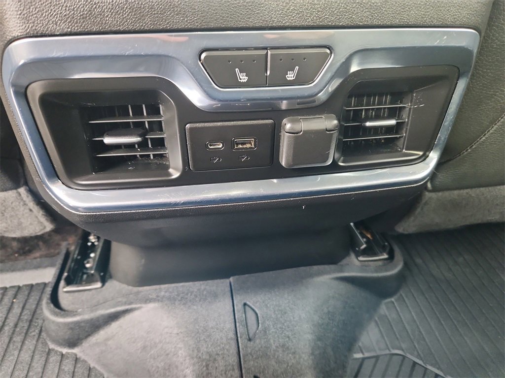 Used 2022 GMC Sierra 3500 Denali w/ Denali Ultimate Package image 19