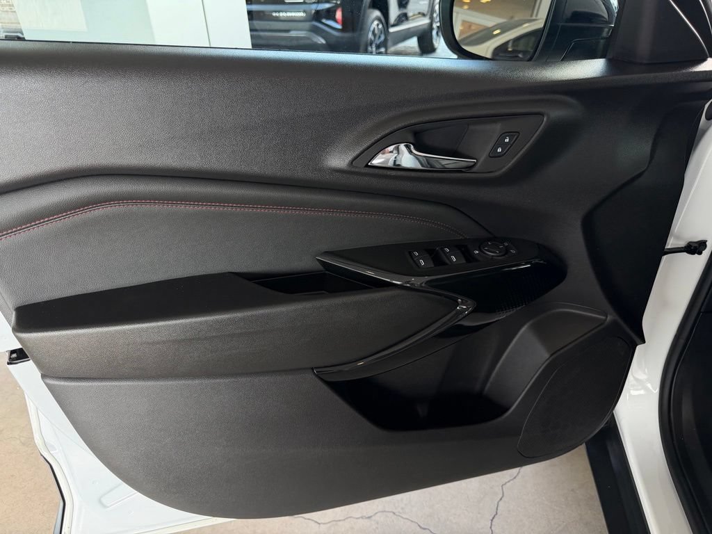 Used 2025 Chevrolet Trax RS w/ Driver Confidence Package FWD image 12